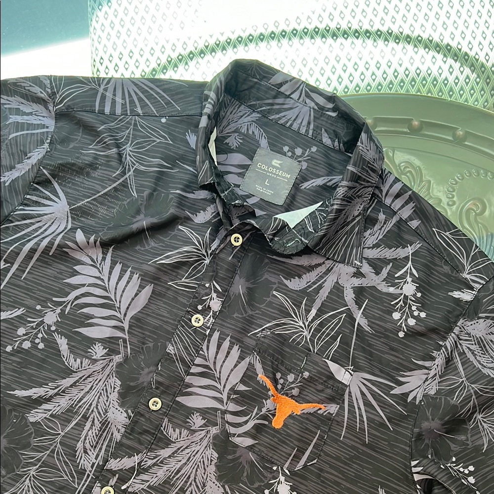 Colosseum Men's University of Texas Black Tropical Shirt